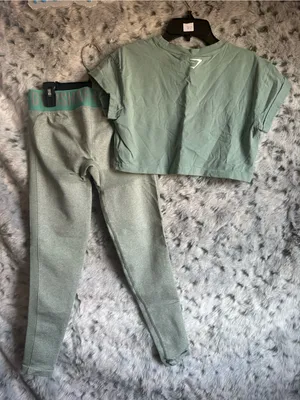 17.  Gymshark xs/s set 2 pc bundle thumbnail 2