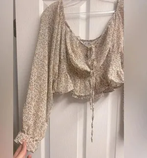 Petal and Pup Neutral Beige Floral Smocked Y2K Boho Crop Top Size Medium thumbnail 3
