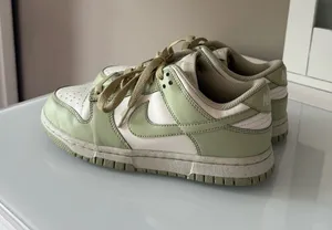 Sage green Nike dunks thumbnail 1