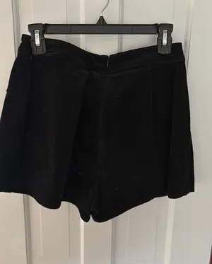 Le lis Curdory Blacj Skirt thumbnail 1