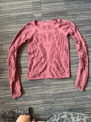 Alo Yoga Wanderer Brave Elements Long Sleeve Top M Dusty Rose Cutout thumbnail 3
