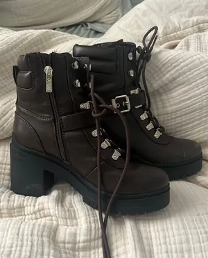 Brown Boots Size 7 thumbnail 1