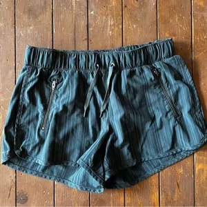 ATHLETA Perfect STRIPE SWAY Subtle Stripe Shorts ZIP Pocket thumbnail 3