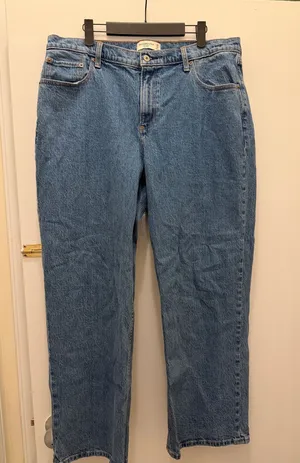Abercrombie Baggy Low-Rise Jeans Curve Love thumbnail 1