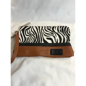 Boetree Boutique Zebra Print Canvas Wristlet EUC thumbnail 7