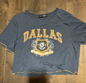 crop top Size L thumbnail 1