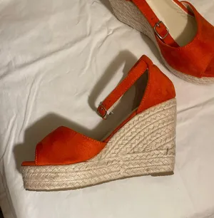 Orange platform sandals Size 6 thumbnail 3