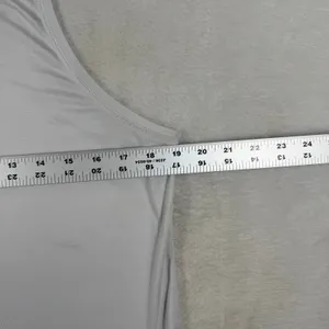 Vuori Performance Activewear Tank Top Light Gray Crew Neck M thumbnail 3