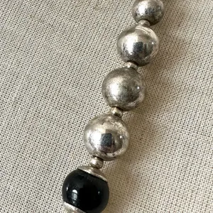 Black and silver tone beaded necklace thumbnail 7