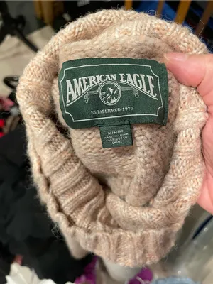 Cute soft fuzzy pebbled pink turtleneck crop sweater snow bunny American Eagle thumbnail 2