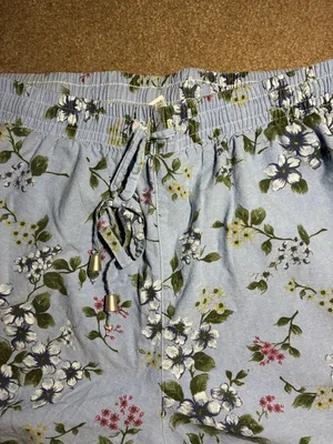 Vintage Women’s Light Blue Floral Drawstring With Metal Aglets Bermudas Shorts thumbnail 2
