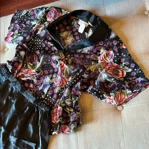 NWT Victoria’s Secret Gold Label Deadstock Two Piece Pajama Set Size Medium thumbnail 4