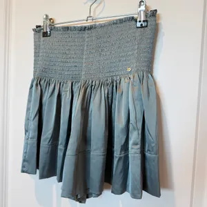 Natural‎ Life Womens Blue Satin Mini Skort Small Smocked Ruffle Boho thumbnail 2