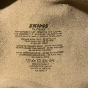NWOT SKIMS Seamless Sculpt Mid‑Thigh Bodysuit – Desert Size XL, Adjustable Straps thumbnail 6