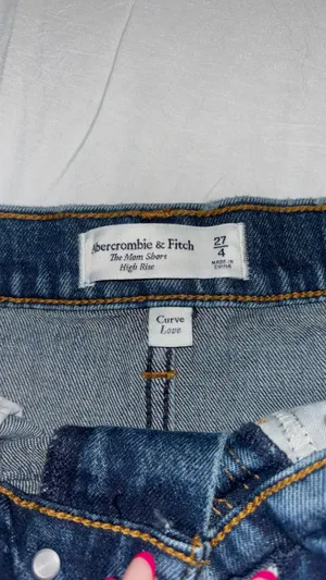 Abercrombie Curve Love Mom High-Rise Shorts thumbnail 4