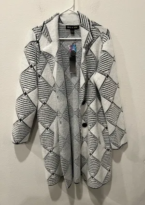 Black and White Geometric Patterned Coat size L by Here N Now Gray Size L thumbnail 1