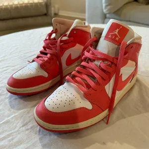 Nike Air Jordan Women’s Strawberries Cream thumbnail 1