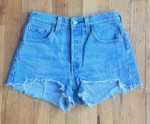 Levi's 501 Distressed Denim Jean Shorts Light to Medium Wash Raw Hem size‎ 25 thumbnail 1