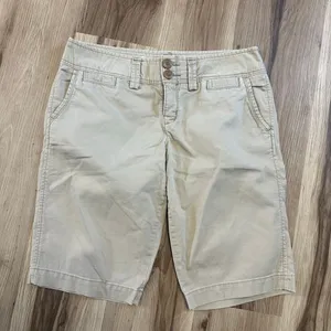 American Eagle tan flat front 10 Bermuda shorts thumbnail 1