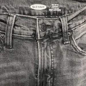 Old‎ Navy Sky-Hi Straight Jeans Extra High Rise Size 6 Gray Acid Wash Raw Hem thumbnail 2