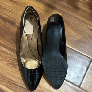 Life Stride Black Heels with Textured Design thumbnail 3