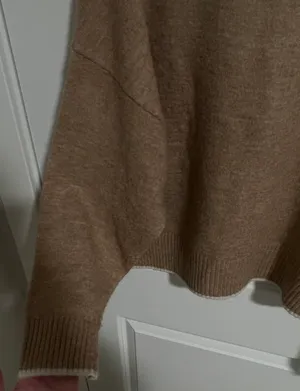 H&M Sweater thumbnail 2
