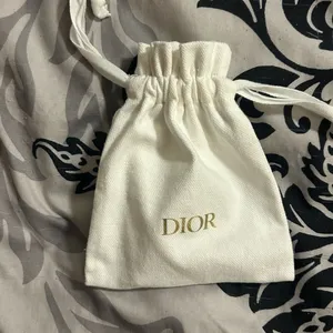 Dior pouch thumbnail 4