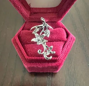 Gorgeous Stainless Steel Silver Intricate Design Statement Ring Size 7 thumbnail 1