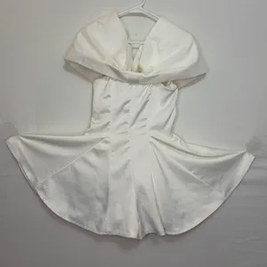 PrettyLittleThing size US 6 White Skort Dress Off Shoulder Structured Short(E12) thumbnail 3