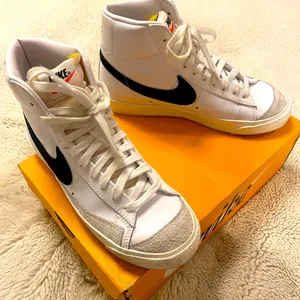 Women'S Nike Blazer Mid '77 Casual Shoes thumbnail 2