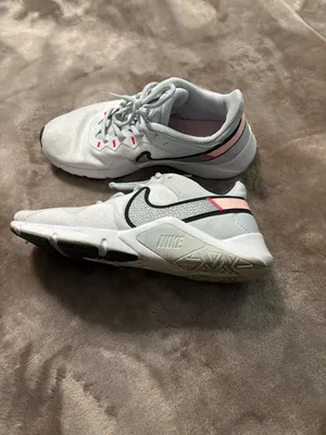 Nike Legend Essential 2 Women’s Sneakers Size 6.5 White/Gray/Pink thumbnail 6