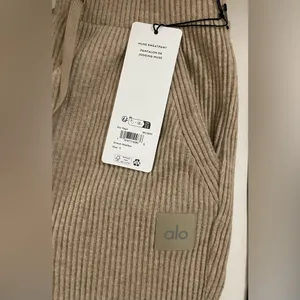 ALO Yoga Muse Sweatpants Joggers Ribbed in Gravel Heather Color Size S thumbnail 6