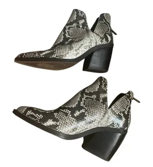 Vince Camuto Gigietta Ankle Booties Snakeskin Pointed Toe Block‎ Heel Grey sz 7 thumbnail 1