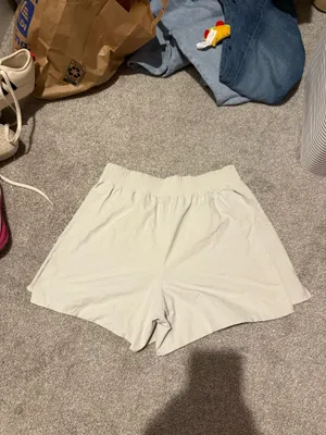 Lululemon Stretch Woven Relaxed Fit High-Rise Shorts 4" M thumbnail 2