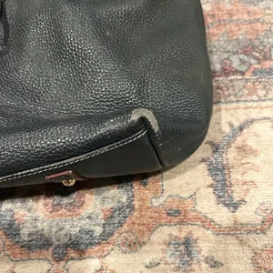 Authentic Dooney & Bourke Lucca Pebble Leather Logo Lock Sac thumbnail 4