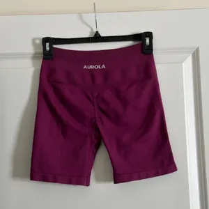 Aurola Magenta Influencer Seamless Scrunch Butt High Waisted Shorts Size S thumbnail 2
