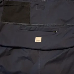 VUORI STRIDE LEGGINGS. NAVY BLUE GUC. Waist 14”, length 34”, inseam 24” thumbnail 4