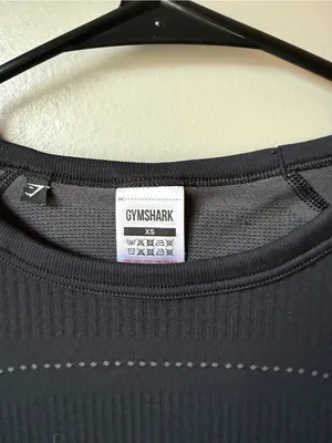 Title: Gymshark Black Seamless Long Sleeve Crop Top thumbnail 4