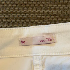 So Juniors 3 White Shorts Favorite Midi Low Rise Denim Cuffed 5 Pocket Casual thumbnail 2