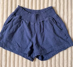 Blue Gauze Smocked Waist‎ Shorts Women’s XS thumbnail 1