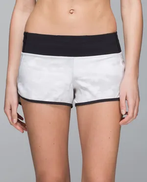 Lululemon Speed Short *4-way Stretch 2.5" Nimbus Puff Size 4 GUC thumbnail 1
