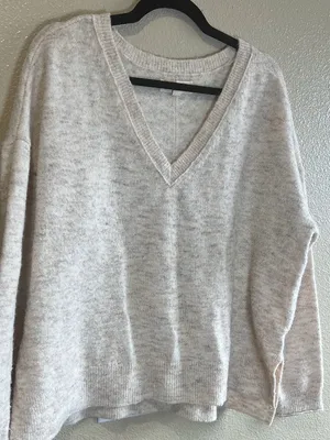 Lucky Brand V Neck Cozy Sweater size Large Neutral Minimalist‎ capsule thumbnail 2
