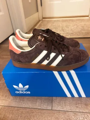 Adidas Gazelle Sneakers Suede Pink size 7.5 only worn a couple times like new condition thumbnail 4