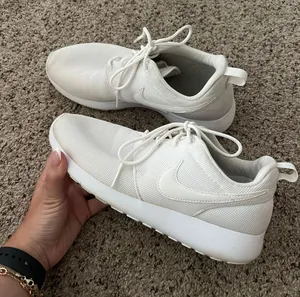 Nike White Sneakers thumbnail 2