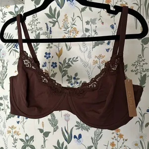 SKIMS FITS EVERYBODY LACE UNDERWIRE BRA COCOA 44D brown‎ NWT thumbnail 4