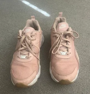 Nike Pink Tennis Shoes thumbnail 3