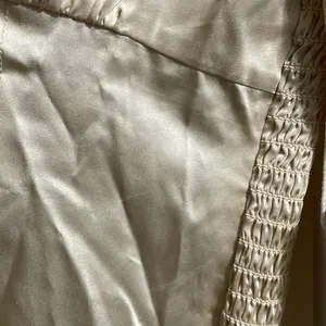 💖 NWT Reformation 100% Silk Roe Puff Sleeve Shirred Blouse in Champagne Gold thumbnail 10