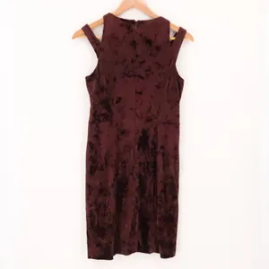 Maggy London Crushed Velvet Sheath Dress Womens Size 6 Burgundy Whimsigoth Party thumbnail 4