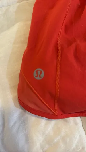 2.5" Lululemon Hotty Hot Shorts High-Rise thumbnail 2
