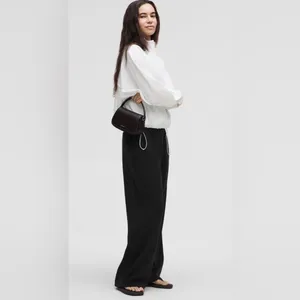 Lululemon NWT Leather Alternative Cactus Mini Bag 1.2L Black & Silver Hardware thumbnail 4
